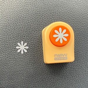 Marvy Uchida Flower Craft Punch